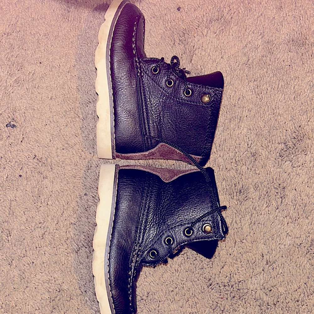 Baby size 7 hiker boots made by gap leather